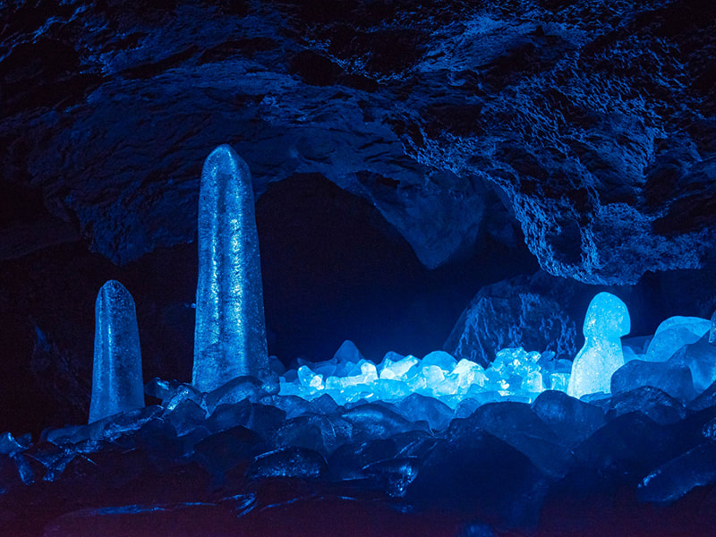 鳴沢氷穴の氷柱の写真